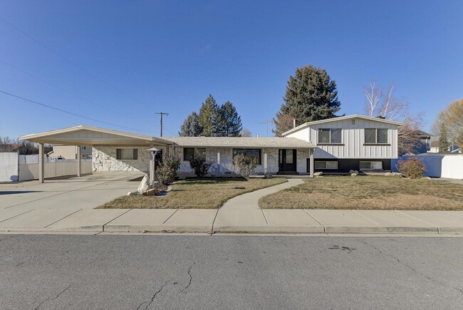 Photo - 440 S 1600 W St