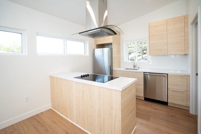 Building Photo - 4124 W Ave 42 Unit 4122 W Ave 42