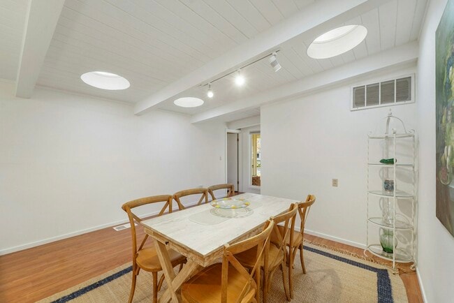 Photo - 22 Arch Way