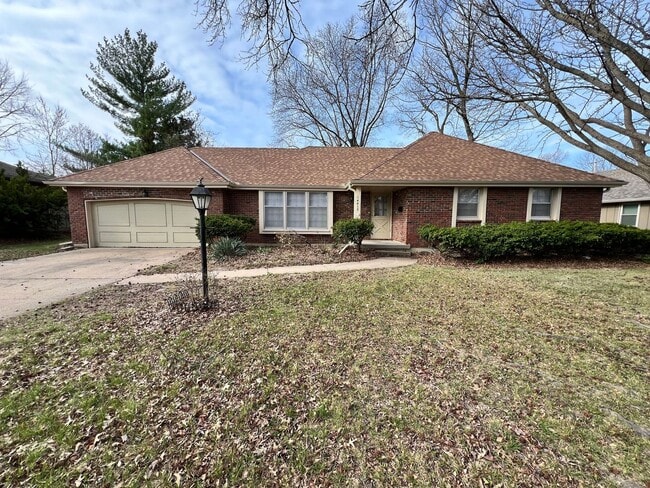 Building Photo - Spacious 3BR with Large Yard & 2-Car Garage