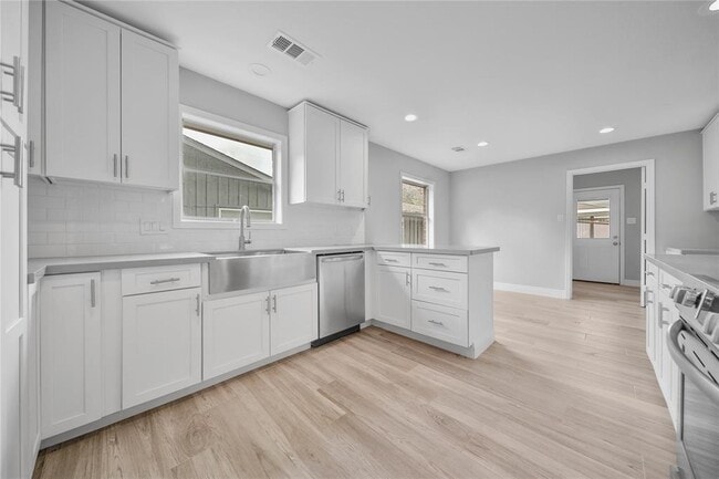 Photo - 5818 Paisley St