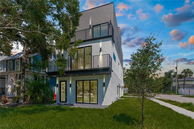 Building Photo - 426 S Oregon Ave Rental