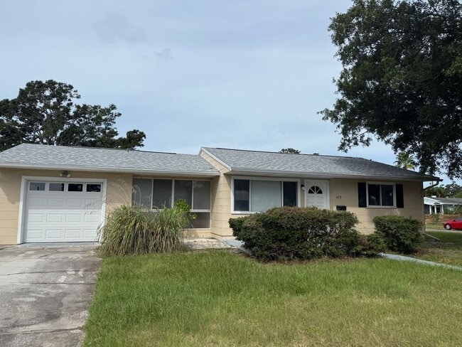Building Photo - Highly Desired Tyrone home 2/1.5
