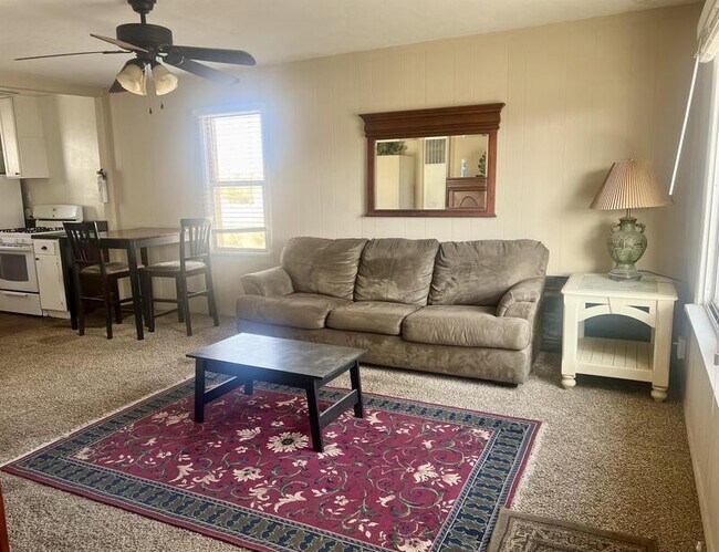 Photo - 564 N Main St