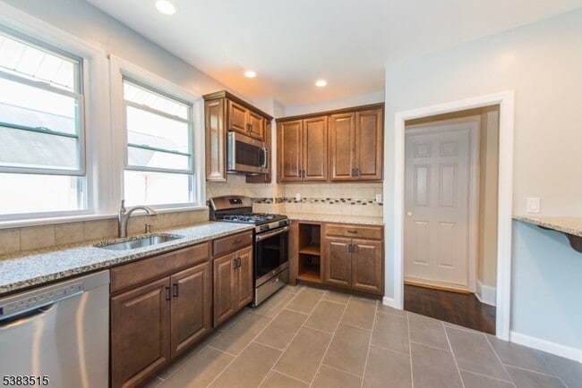 Photo - 23 Verona Pl