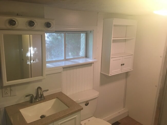 Photo - 115 School St