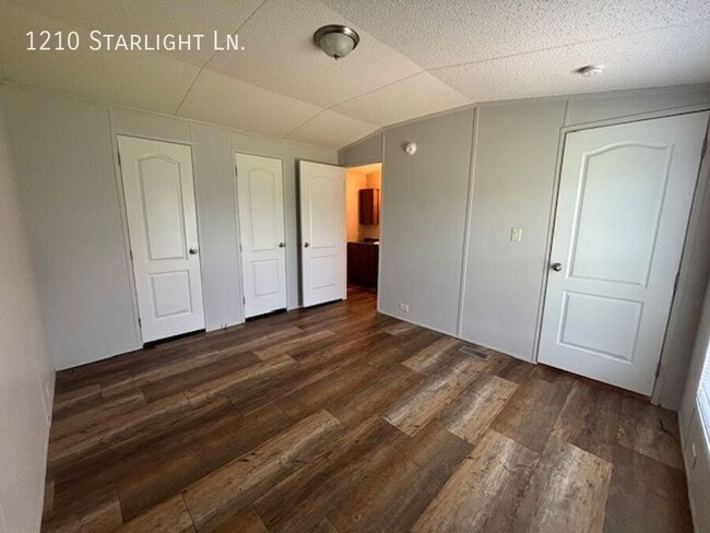 Photo - 1210 NW Starlight Cir