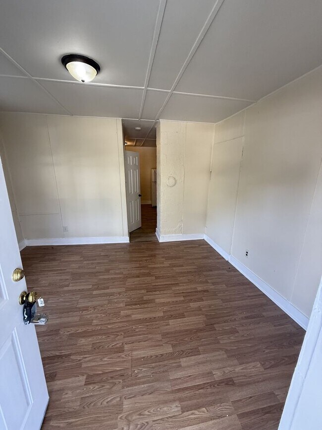 Photo - 604 1/2 Bragg St