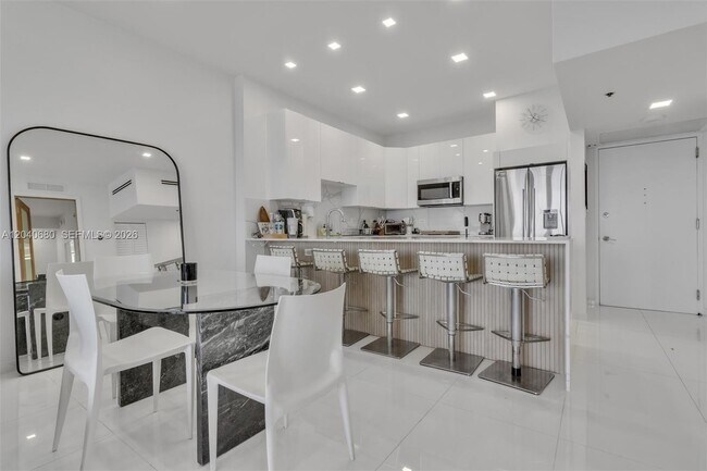 Photo - 5701 Collins Ave Unit # PH08