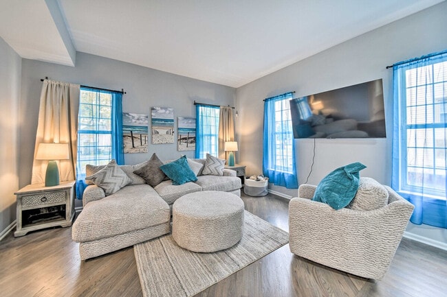 Building Photo - 740 W 31st St Unit ID1385862P