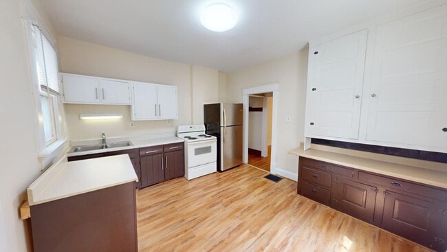 159 E Maynard Ave