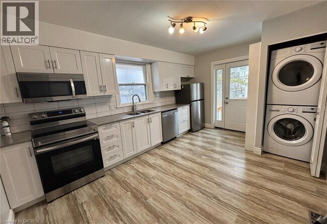 Photo - 140 Byron Ave