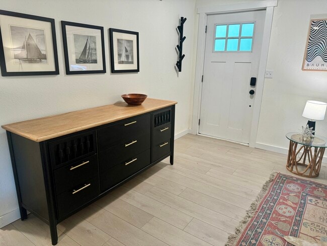 Entry - 11124 Juniper Pl