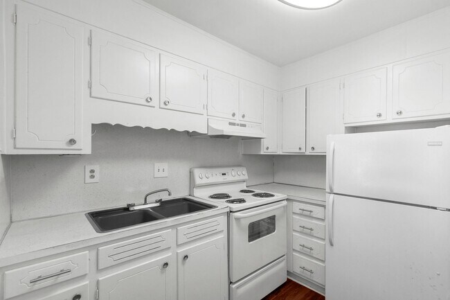 Photo - Highland Cliffs