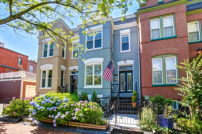 1241 G St NE Unit 1241 G st NE
