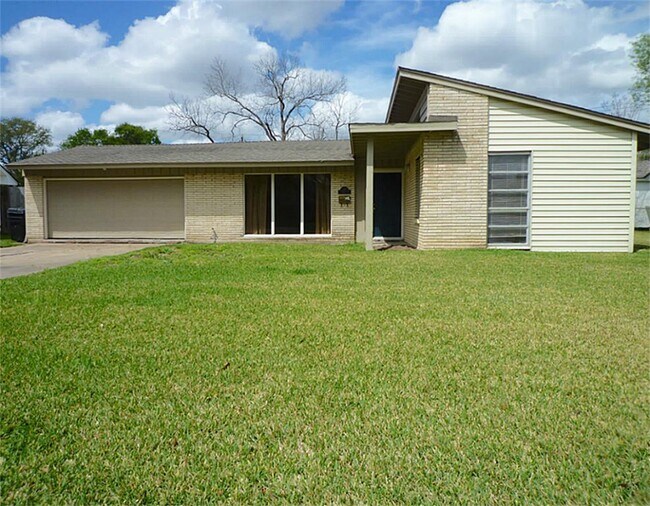 Photo - 4810 Redstart St House