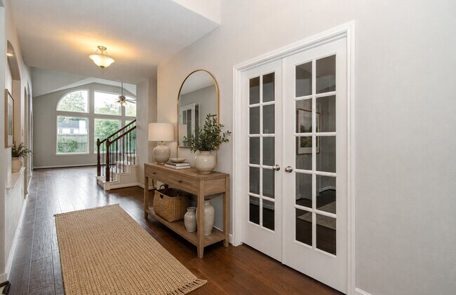 Photo - 302 Trillium Dr