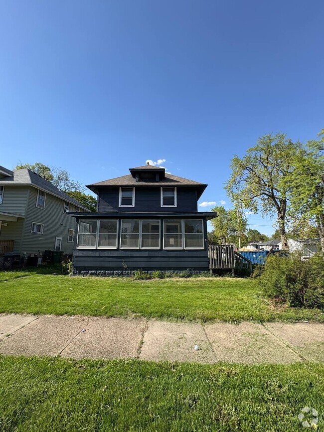 Building Photo - 202 Summit Ave Rental