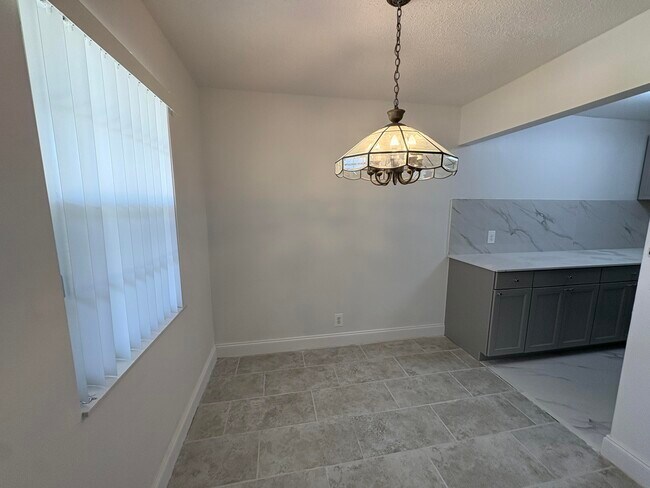 Photo - 239 Sussex L