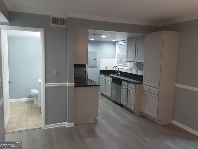 Photo - 6900 Roswell Rd