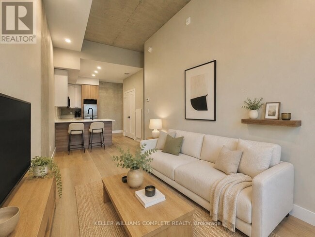 Photo - 169 James St S Unit 207