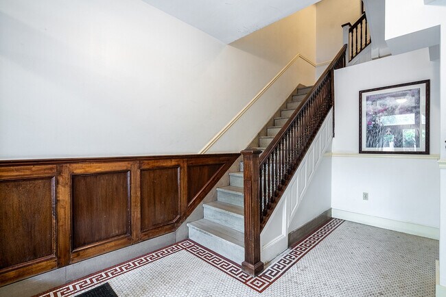 Common Area - 1404-1406 Beacon Street