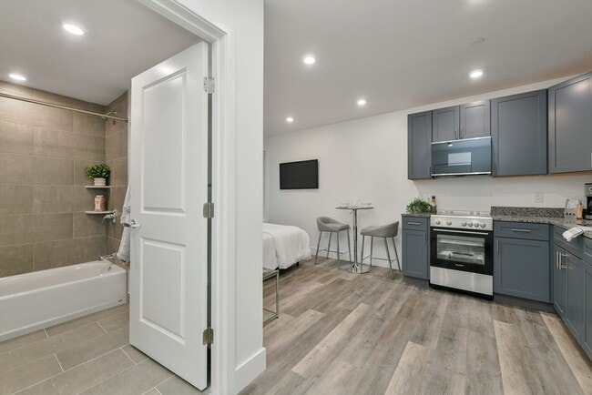 Building Photo - 585 Essex St Unit 623