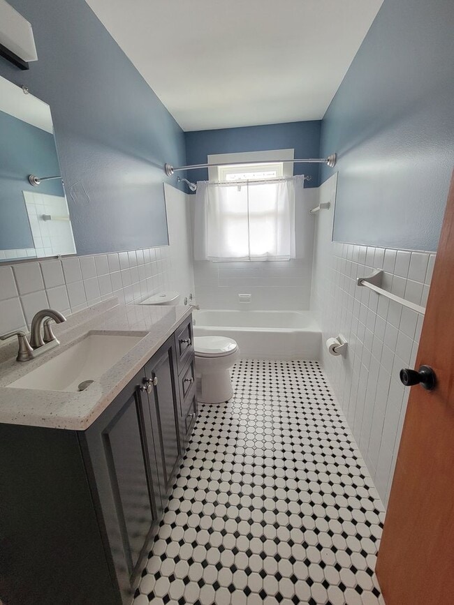 Photo - Renovated Upper Level Duplex - Armatage Neighborhood