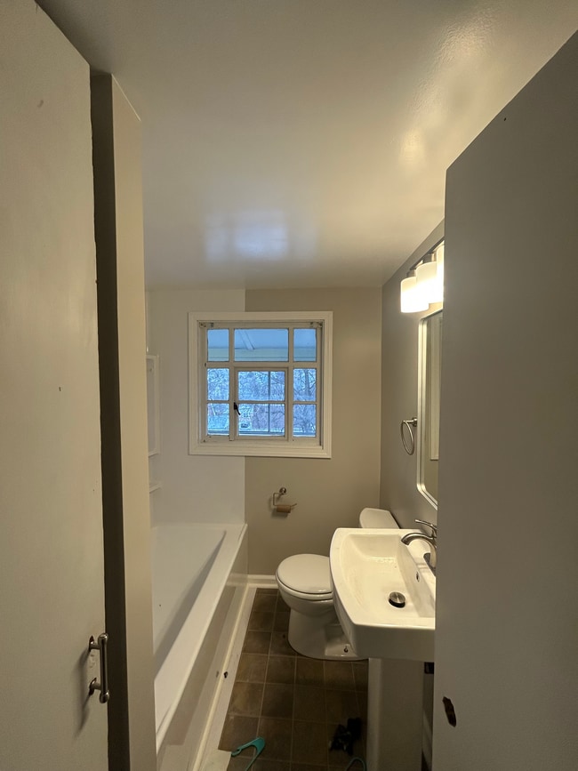 Photo - 335 S Lincoln Ave Unit Upstairs