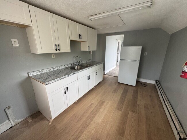 Photo - Spacious 3-Bedroom upper unit on Park Ave S – 1200 Sq Ft of Comfort in Minneapolis, Section 8 Wel...