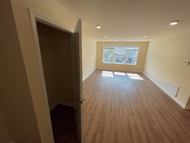 Building Photo - 540 Northend Dr Rental