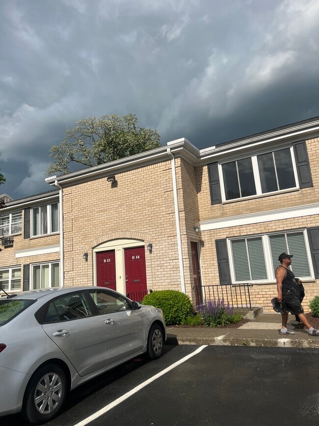 Building Photo - 250 Beechwood Ave Unit 14 Rental