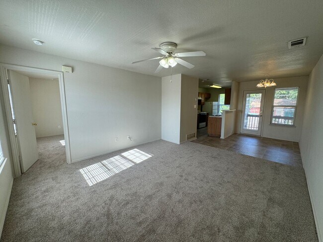 Photo - 413 Creek St Unidad # C