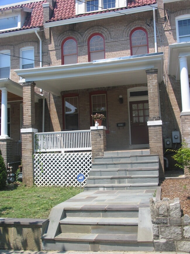 Building Photo - 4618 15th St NW Unit Main house