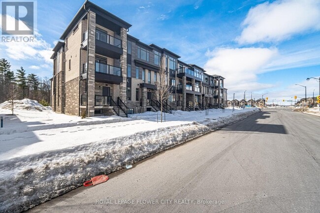 Photo - 174 Petch Ave