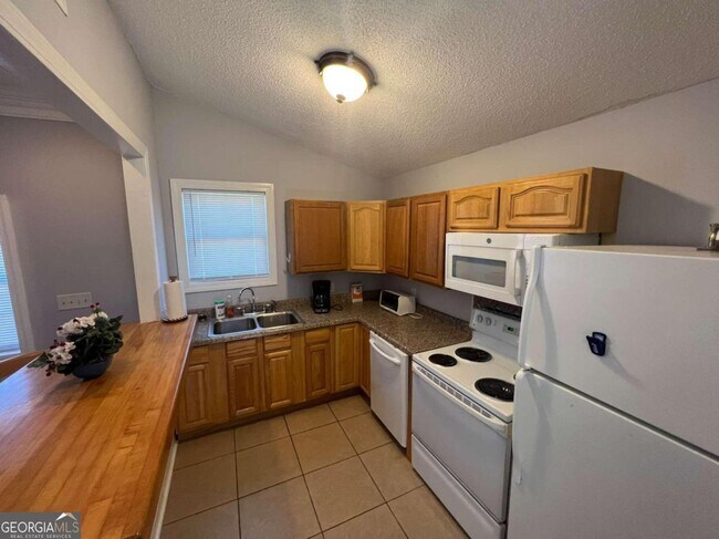 Photo - 285 Savannah Ave