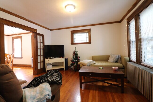 209 Aspinwall Ave Unit 1