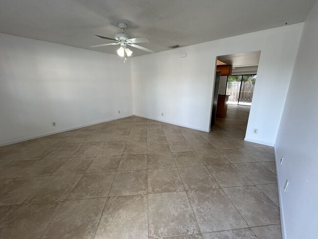 Photo - 1305 Periwinkle Pl