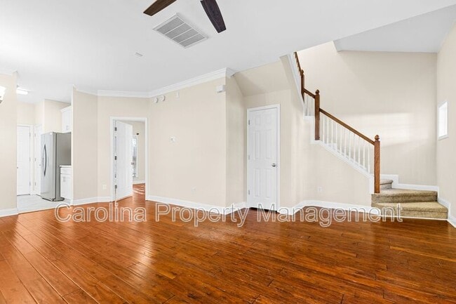 Photo - 958 W 1st St