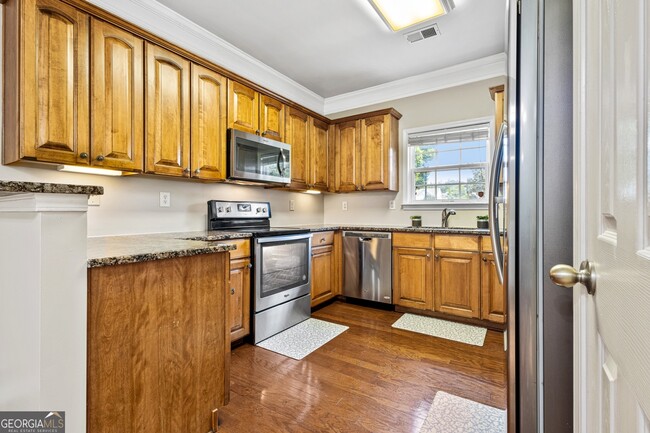 606 Lofty Ln