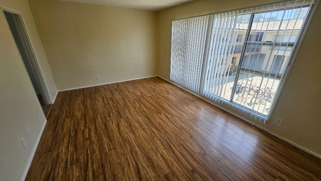 Photo - 3945 Stevely Ave Apartamento Unidad 22