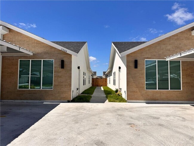 Building Photo - 14 E Viviana St Unit 2