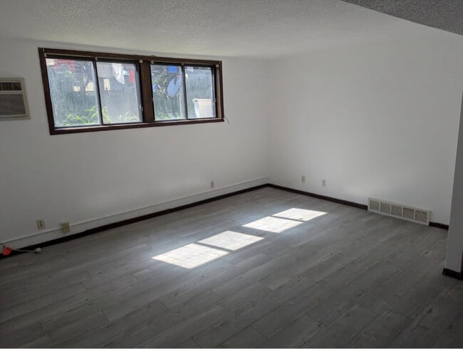 Photo - 909 7th St Unit 1