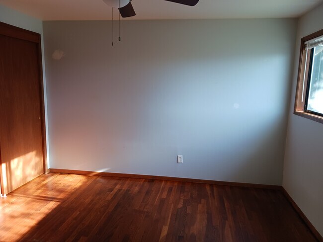 127 NE 164th St