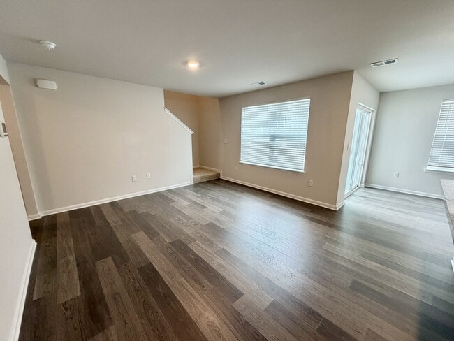 Photo - 633 Currant Cir