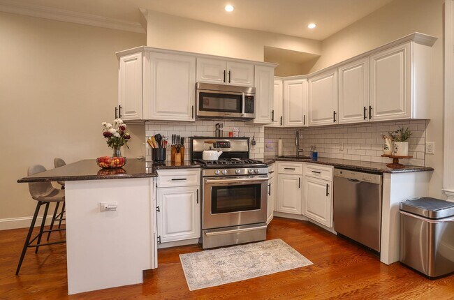 Photo - 403 Adams St