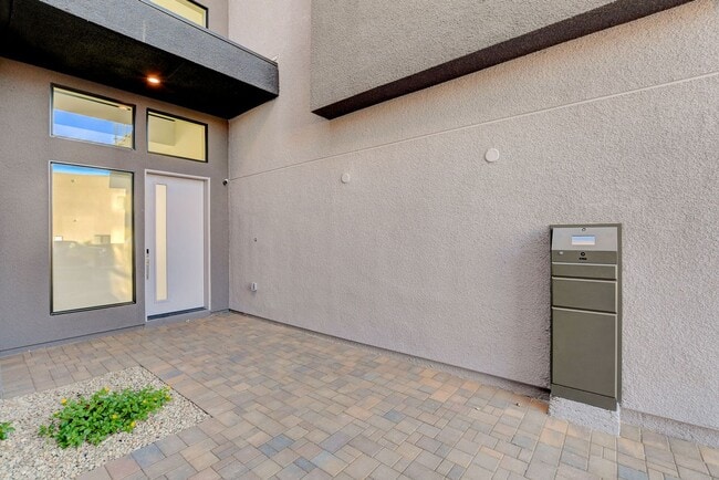 Photo - Mesa Ridge Luxury Oasis Feathertop
