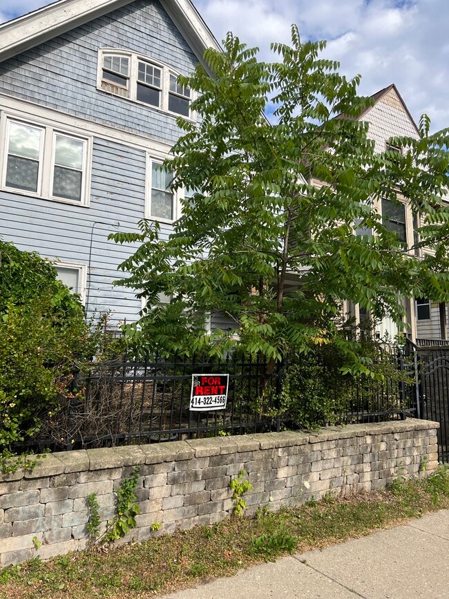 Photo - 2540 N Oakland Ave