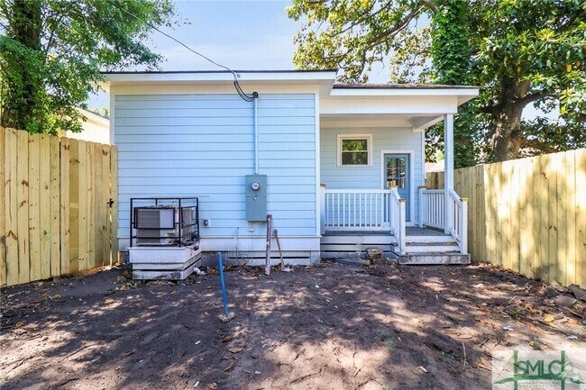 Building Photo - 826 W Victory Dr Rental