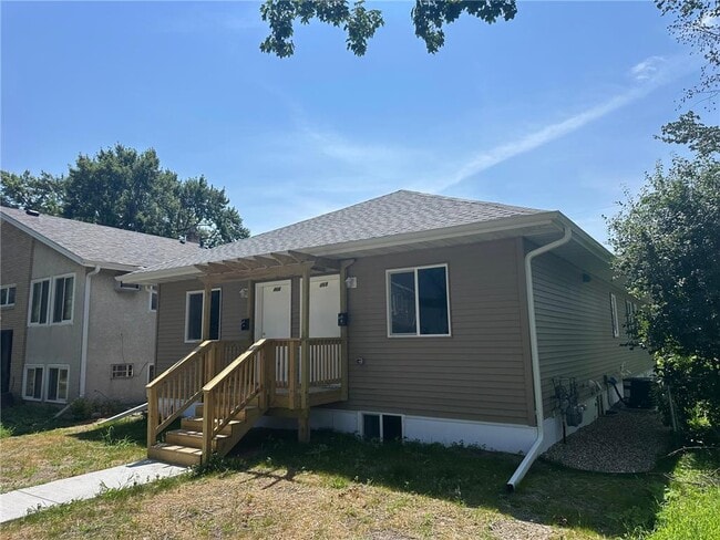 Building Photo - 468 Thomas Ave W Rental